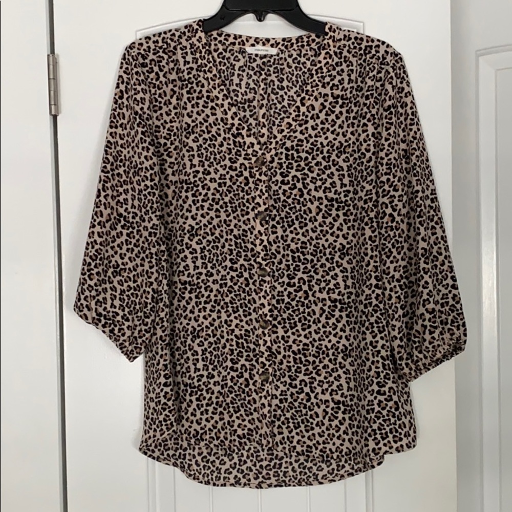 Leopard button top